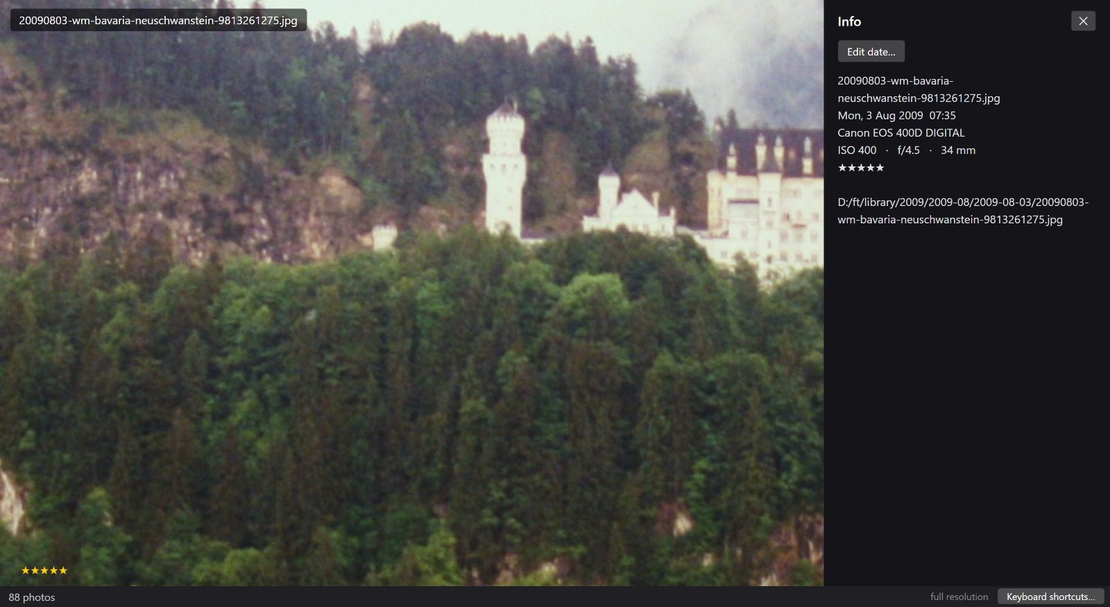The same photograph at 1:1, showing pixel-level detail.